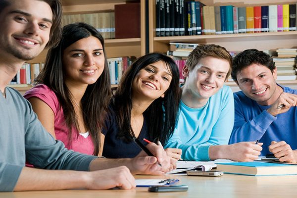 Üniversite Hayatında Sosyal Çevre ve Arkadaşlık Kurmanın 7 Yolu